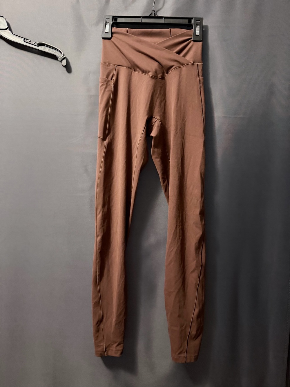 HALARA Brown High-Waist Leggings with Side Pockets